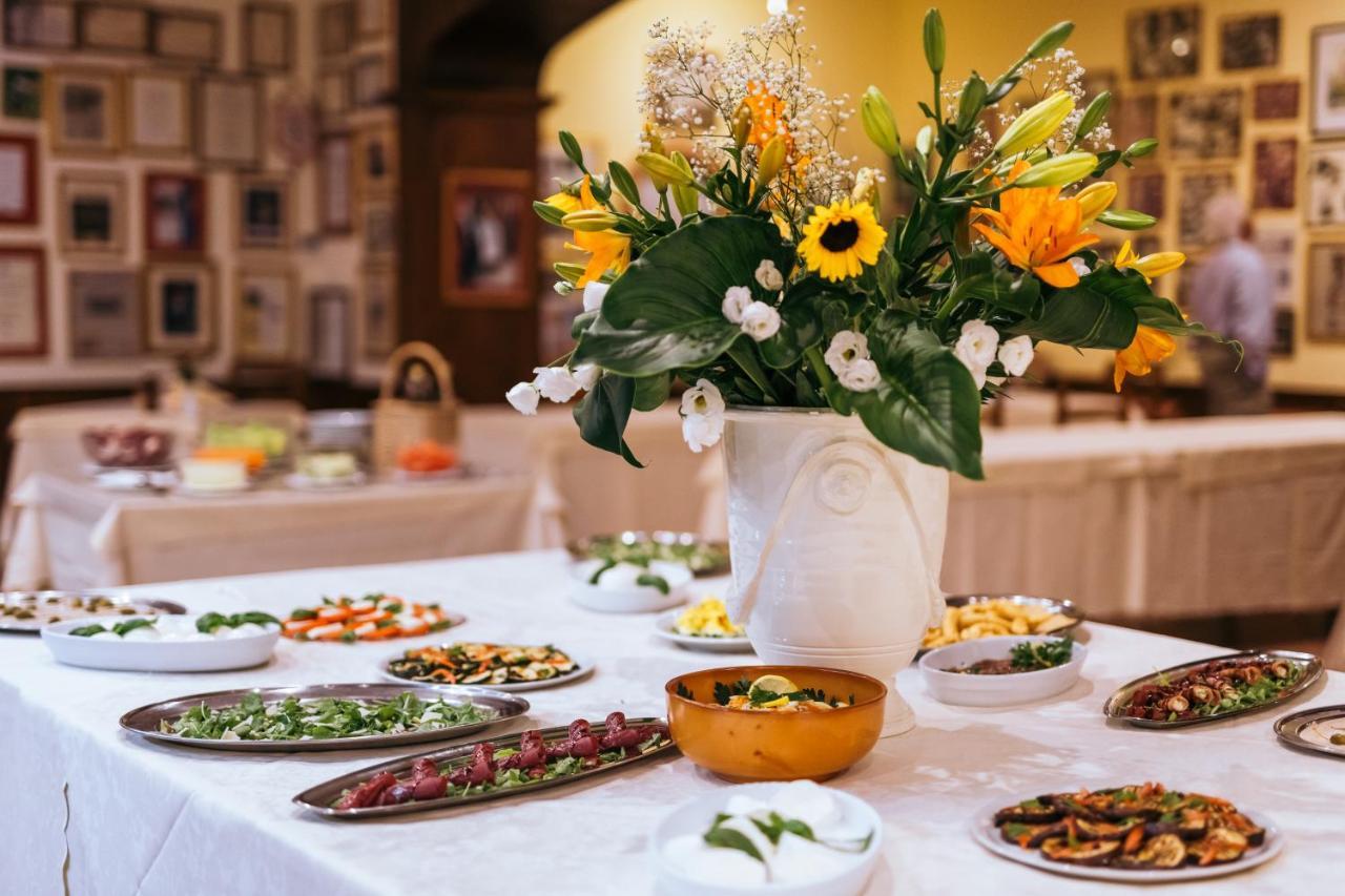 Agrihotel Elisabetta Collemezzano Eksteriør bilde