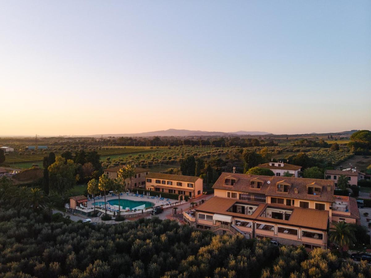 Agrihotel Elisabetta Collemezzano Eksteriør bilde