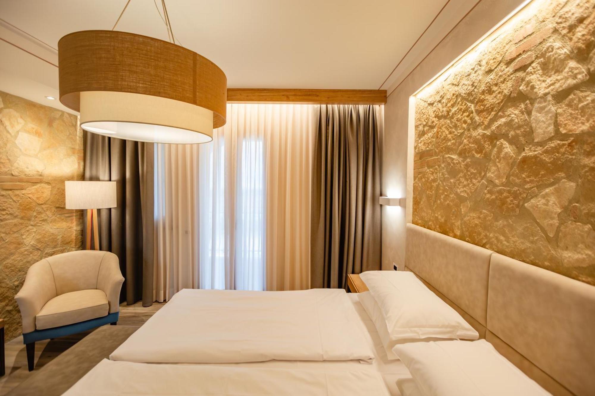 Agrihotel Elisabetta Collemezzano Eksteriør bilde