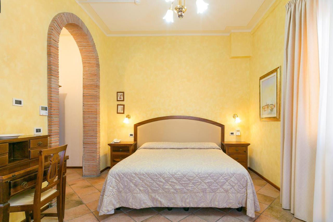 Agrihotel Elisabetta Collemezzano Eksteriør bilde