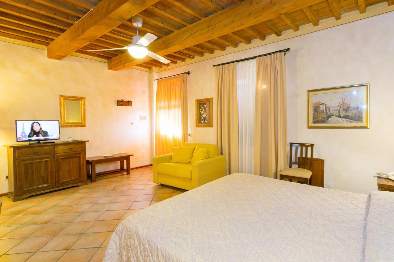 Agrihotel Elisabetta Collemezzano Eksteriør bilde