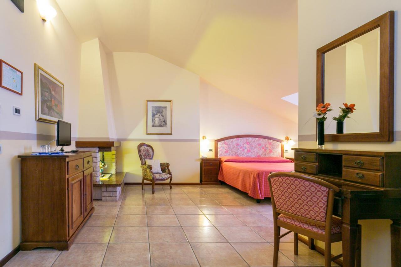 Agrihotel Elisabetta Collemezzano Eksteriør bilde